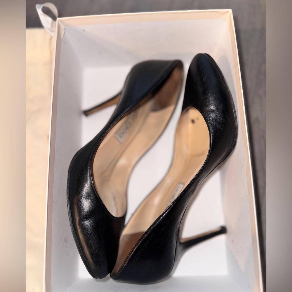 Jimmy Choo Black Leather Pointed Toe Pumps Size 38.5 Classic Stiletto